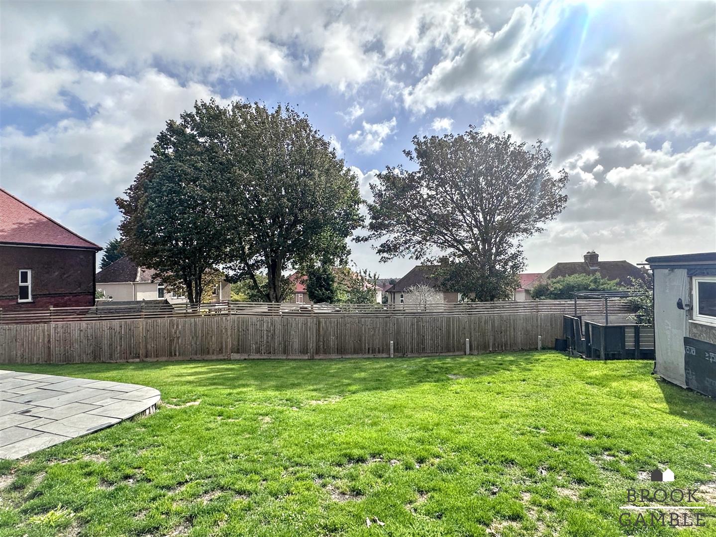 3 Bedroom House - Semi-Detached. Millbrook Gardens in Eastbourne,  17